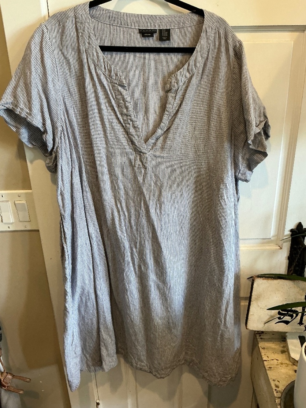Tahari linen long tunic top!  Plus size 3x